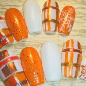 Press on nails orange. Plaid.
